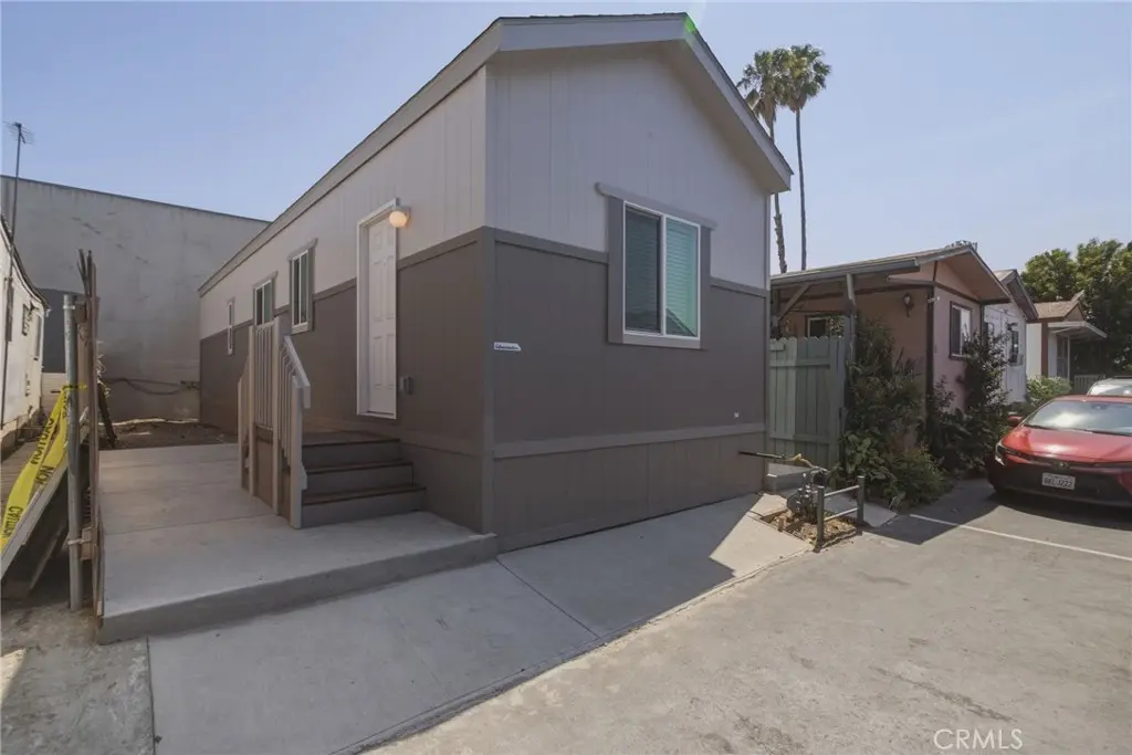 7650 Balboa Blvd #27