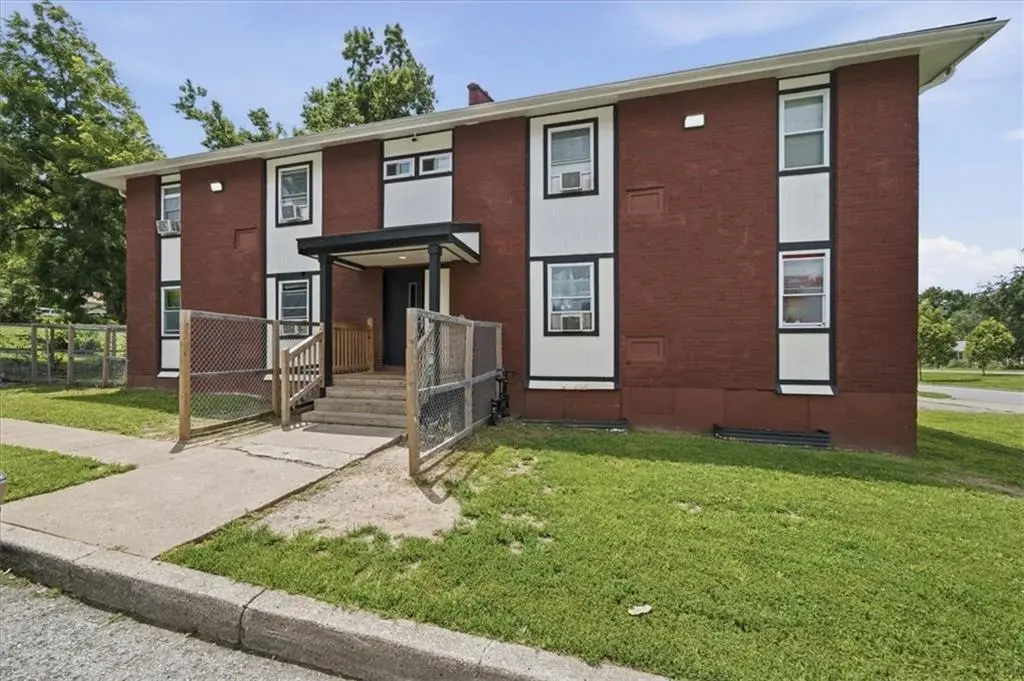 5401 E 27th Ter