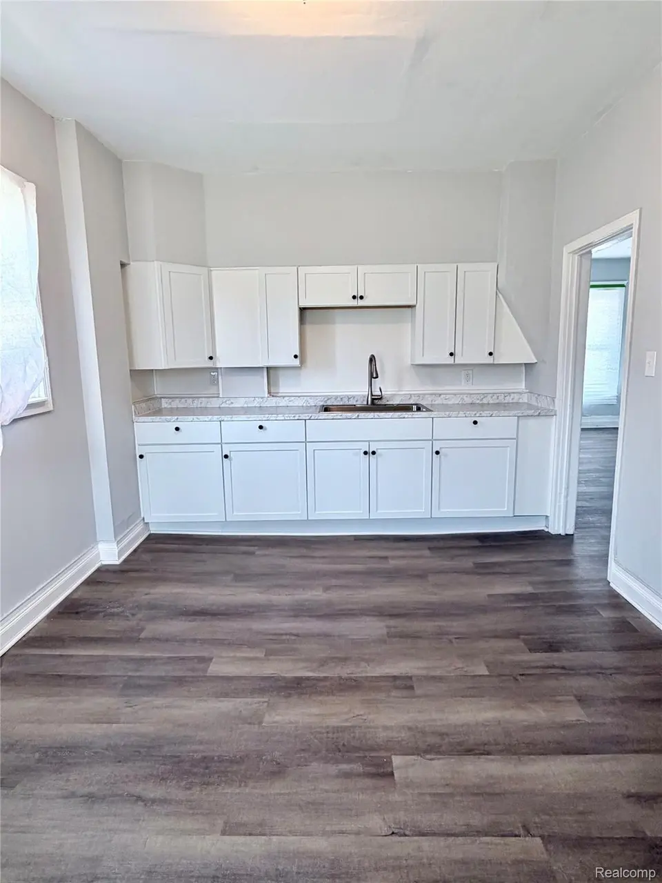 37 Le Blanc St