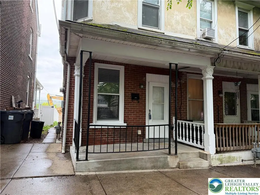 229 W Fairview St