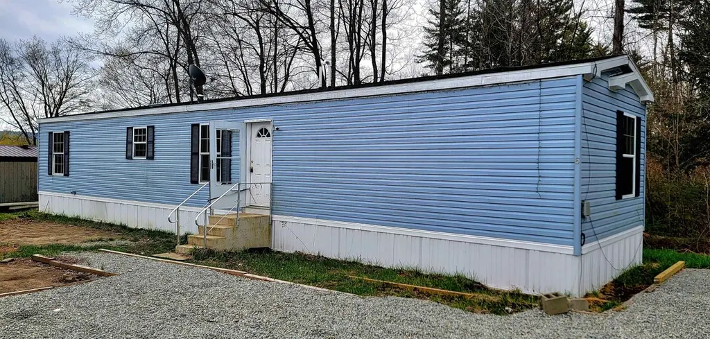 6 Cedar Ln