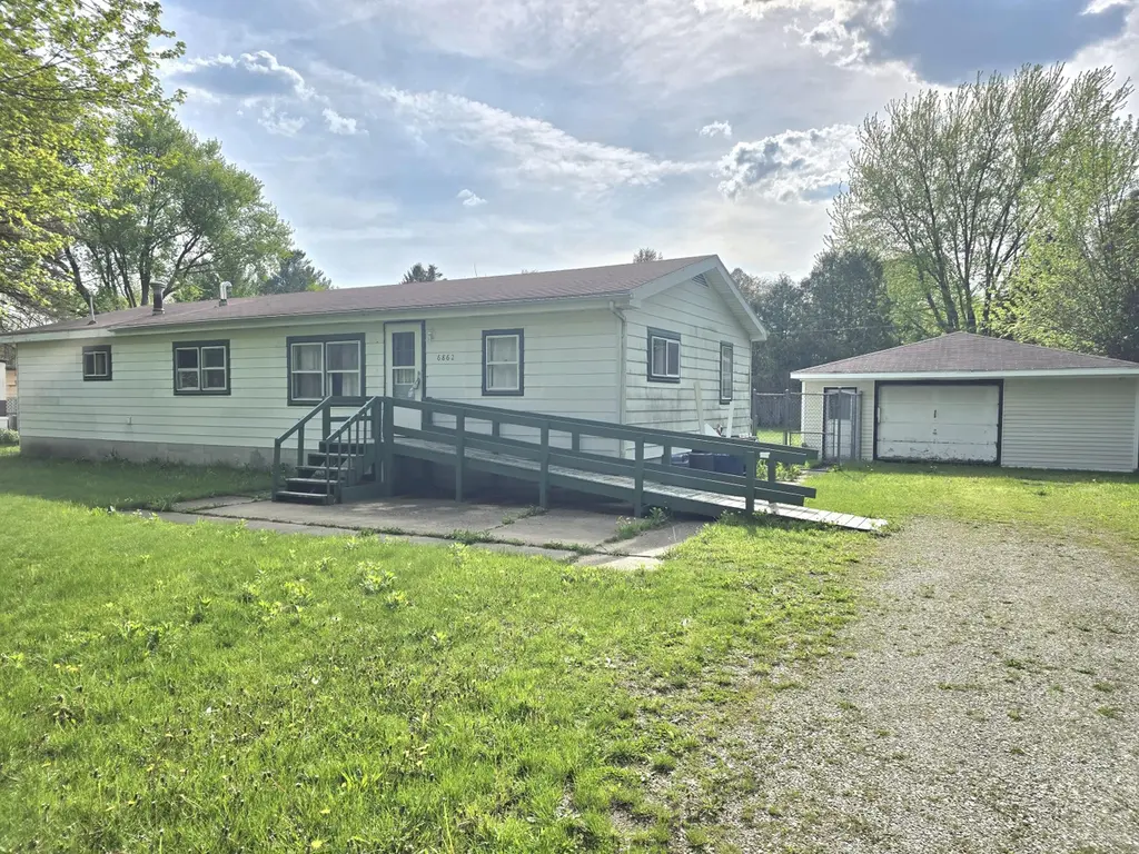 6862 NE Suburban Dr