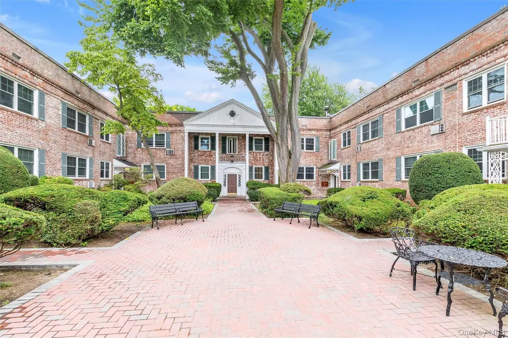 43 N Forest Ave Unit C-23