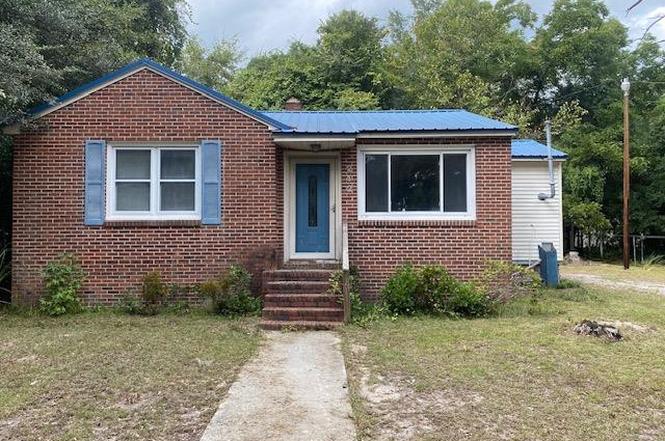 242 Short St