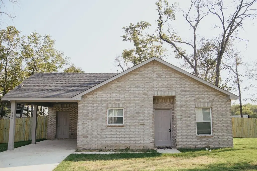 1041 Hillburn Dr