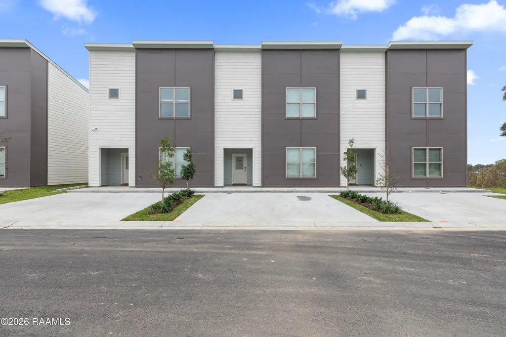 203 Firethorn Dr