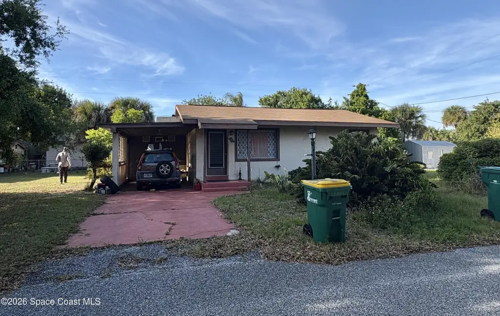 305 Live Oak Ln