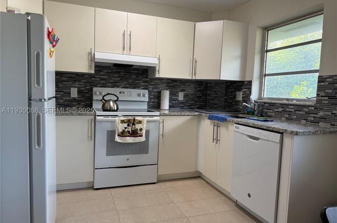 900 Tallwood Ave #306