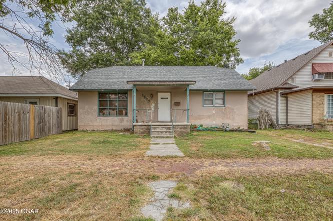 1507 S Sergeant Ave