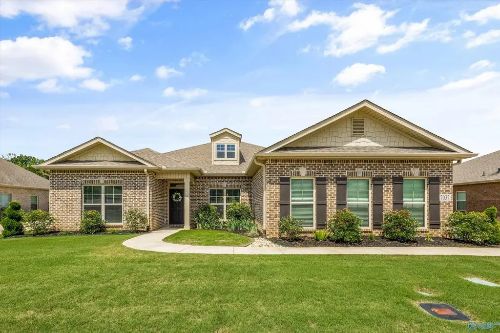 7037 Regency Ln