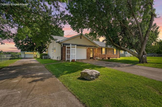 800 E Prairie Ln