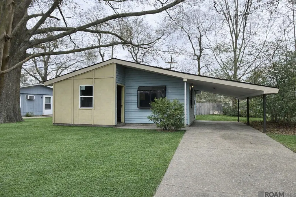 7399 Maplewood Dr