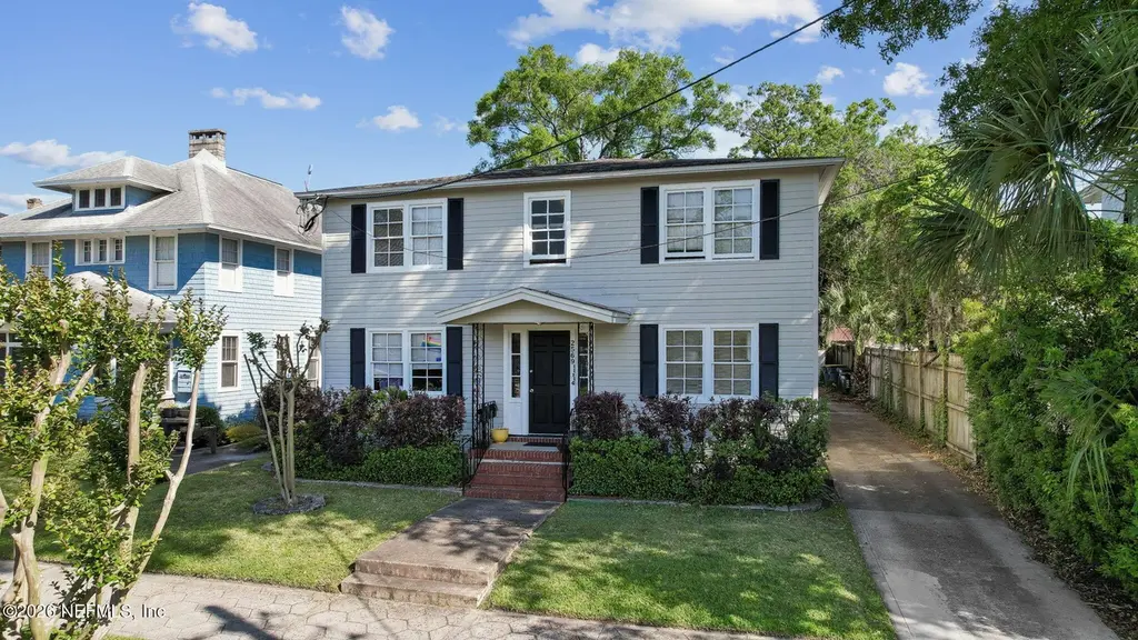 2569 Herschel St