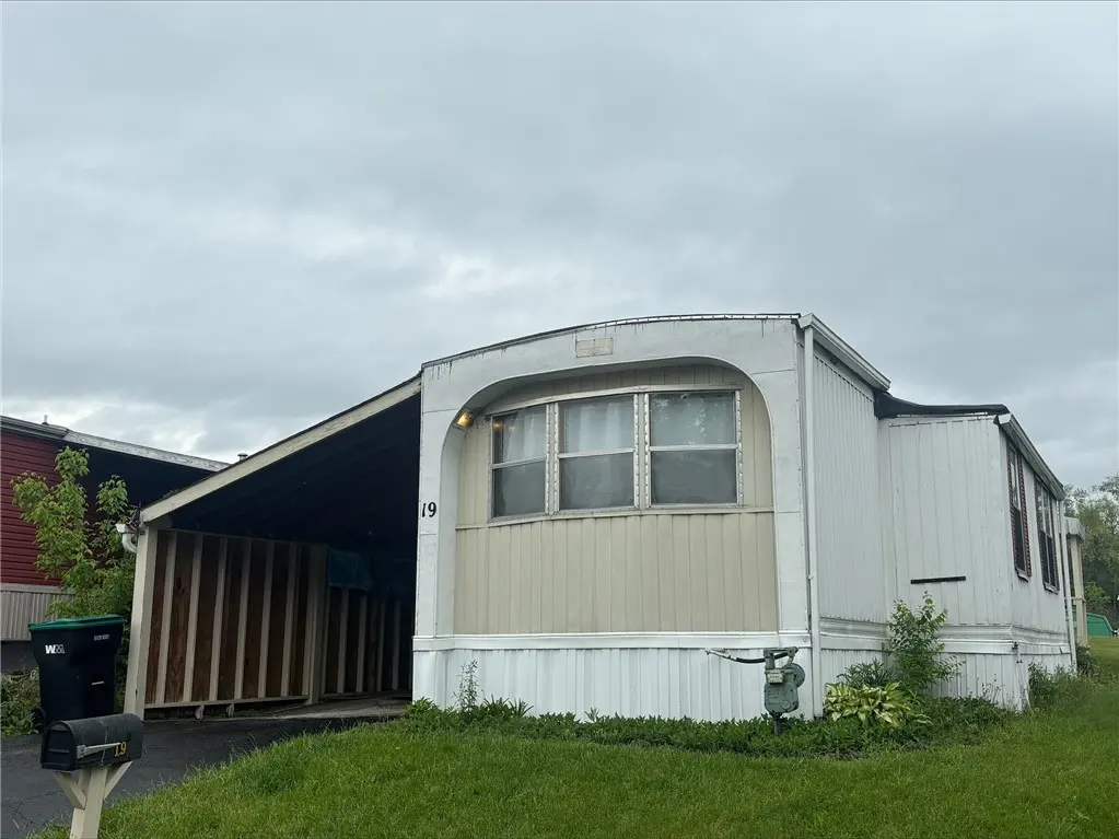 19 Roundtop Dr