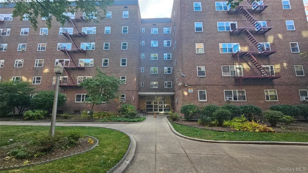 44-69 Kissena Blvd Unit 4M