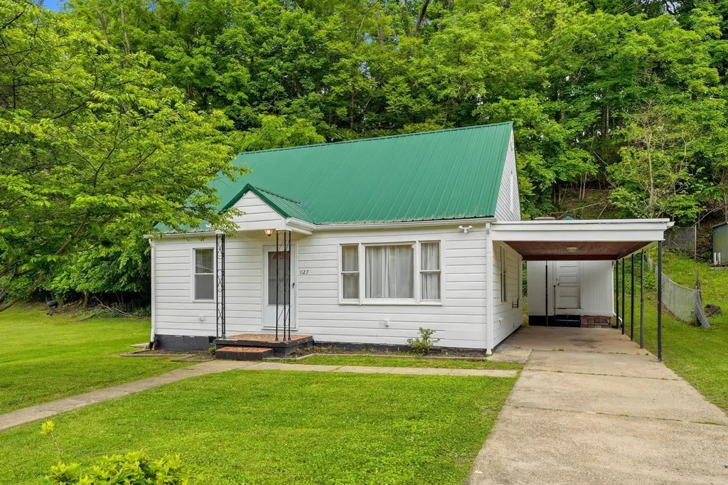 1127 N Jefferson Dr