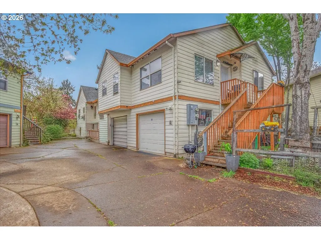 11905 11907 SE Schiller St