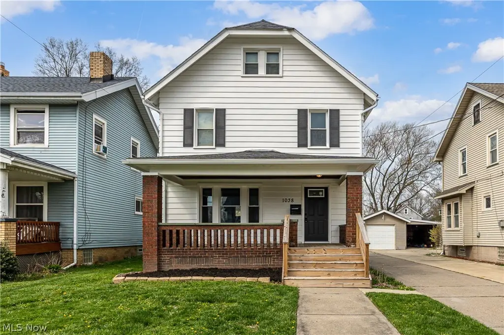 1038 W 11th St