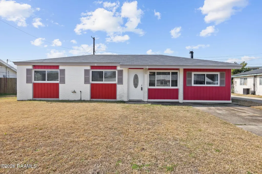 208 Palms Dr