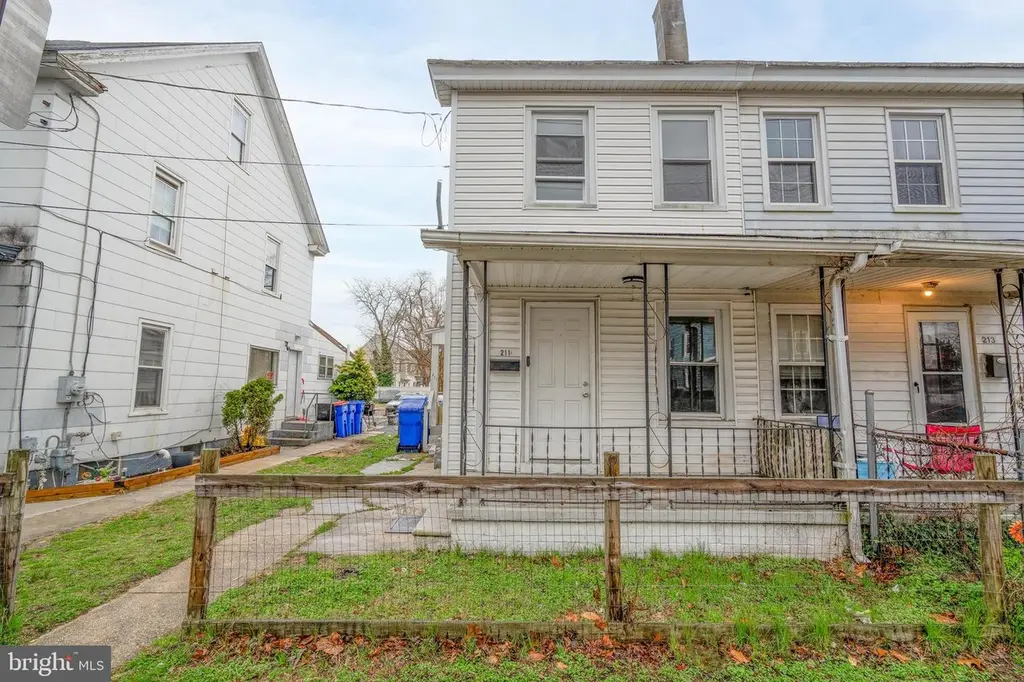 211 W Foundry St