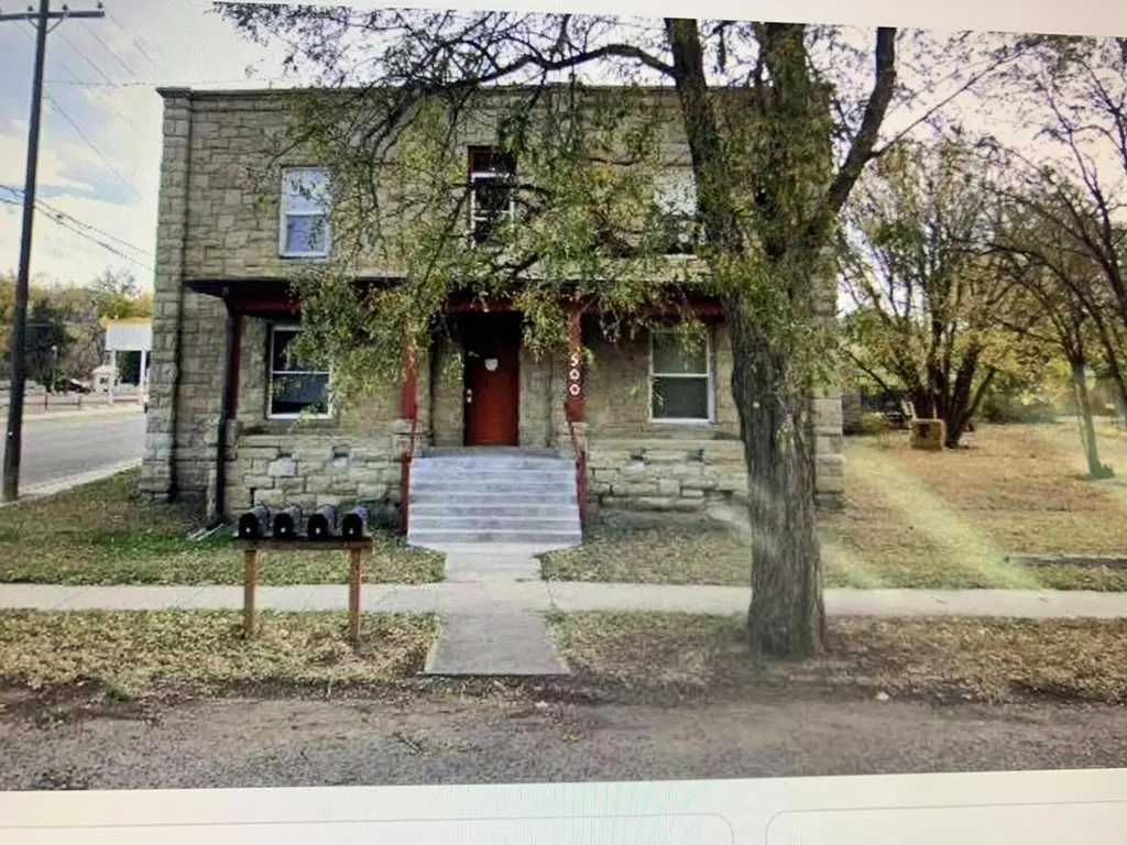 500 University St