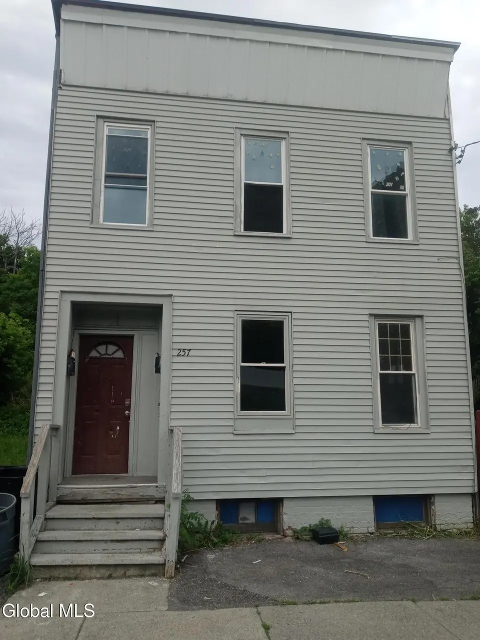257 Elk St