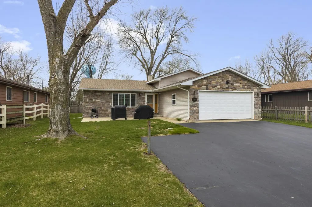 218 Mastodon Dr