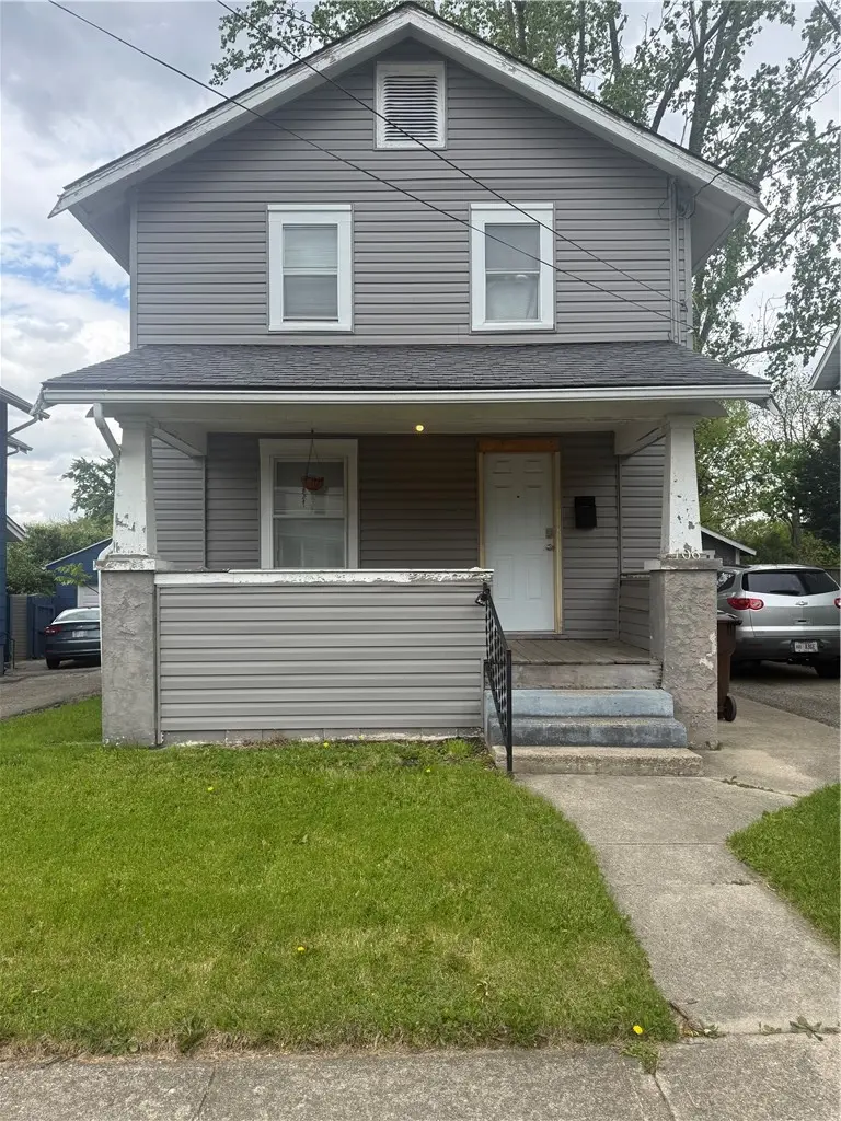 106 S Fostoria Ave