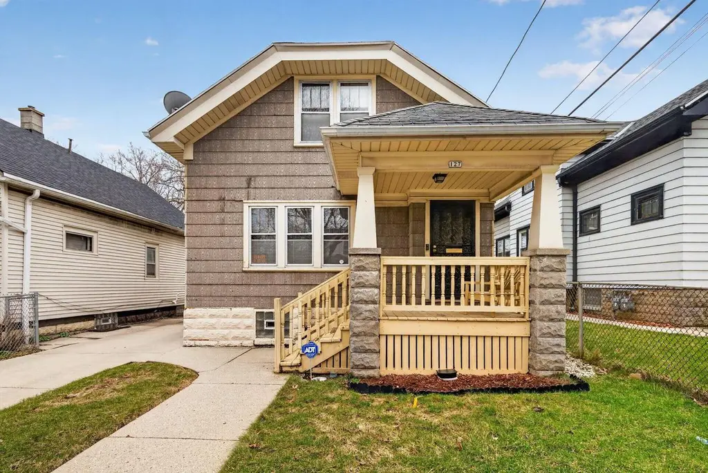 127 W Ring St