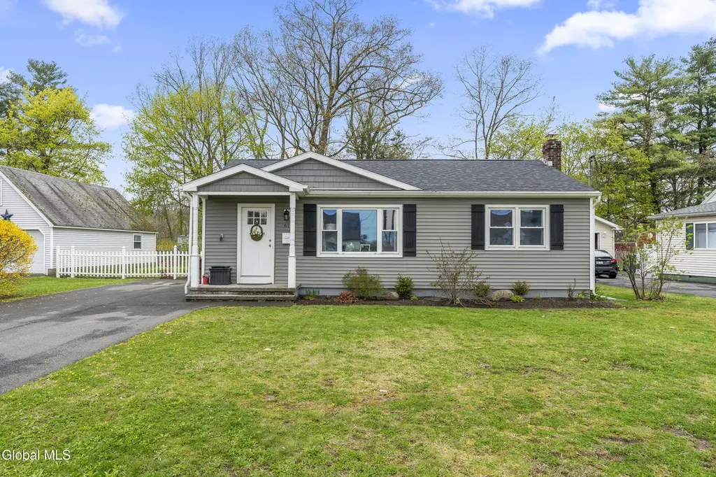 61 Woodlawn Dr