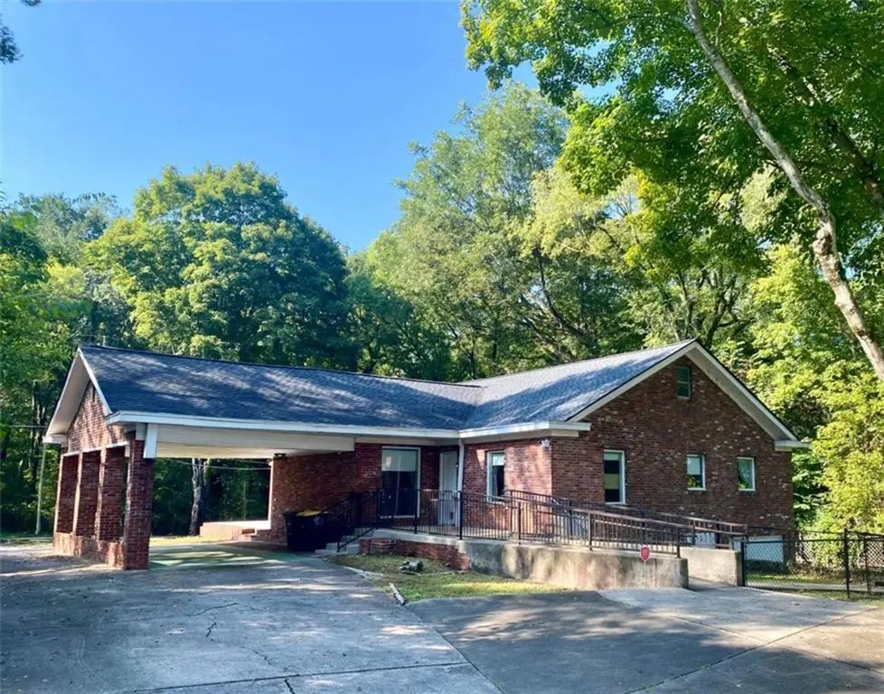 4 Colonial Dr