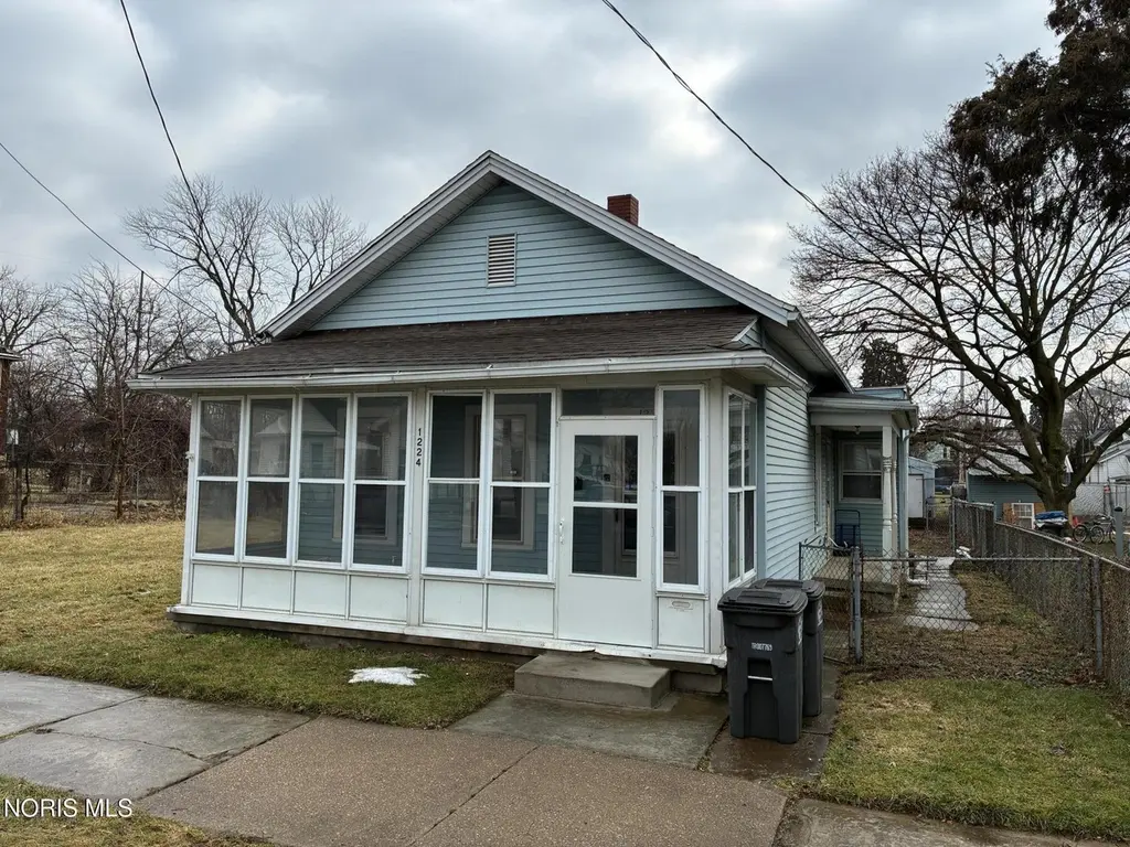 1224 N Michigan St