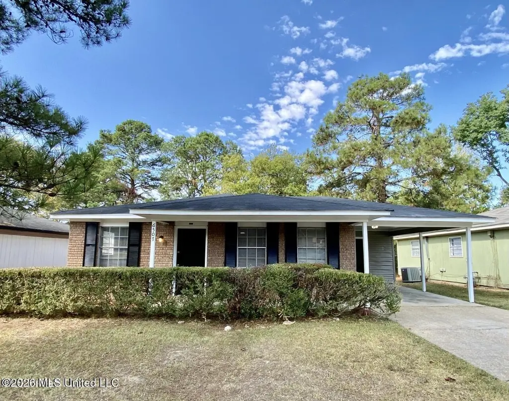 6507 Lake Forest Dr