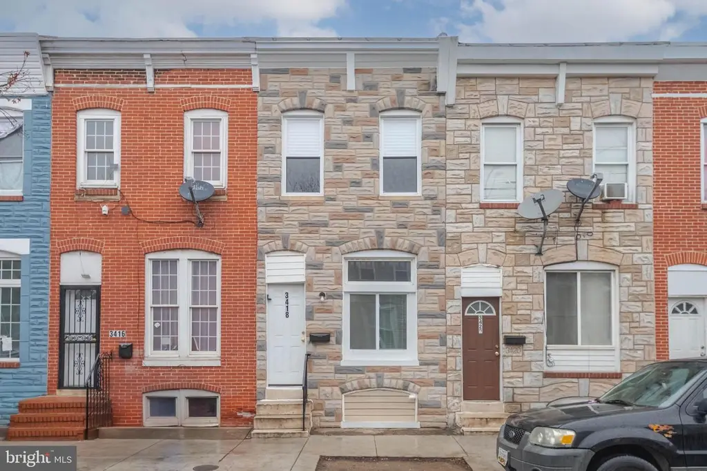 3418 E Lombard St
