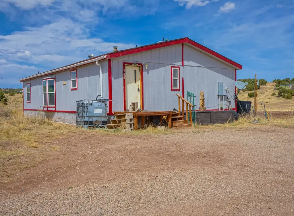 744 Arapahoe Dr