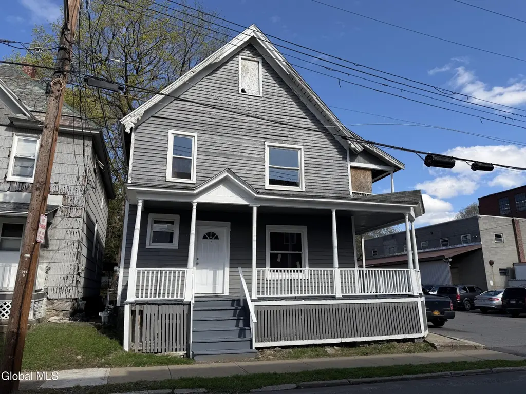 7 Division St