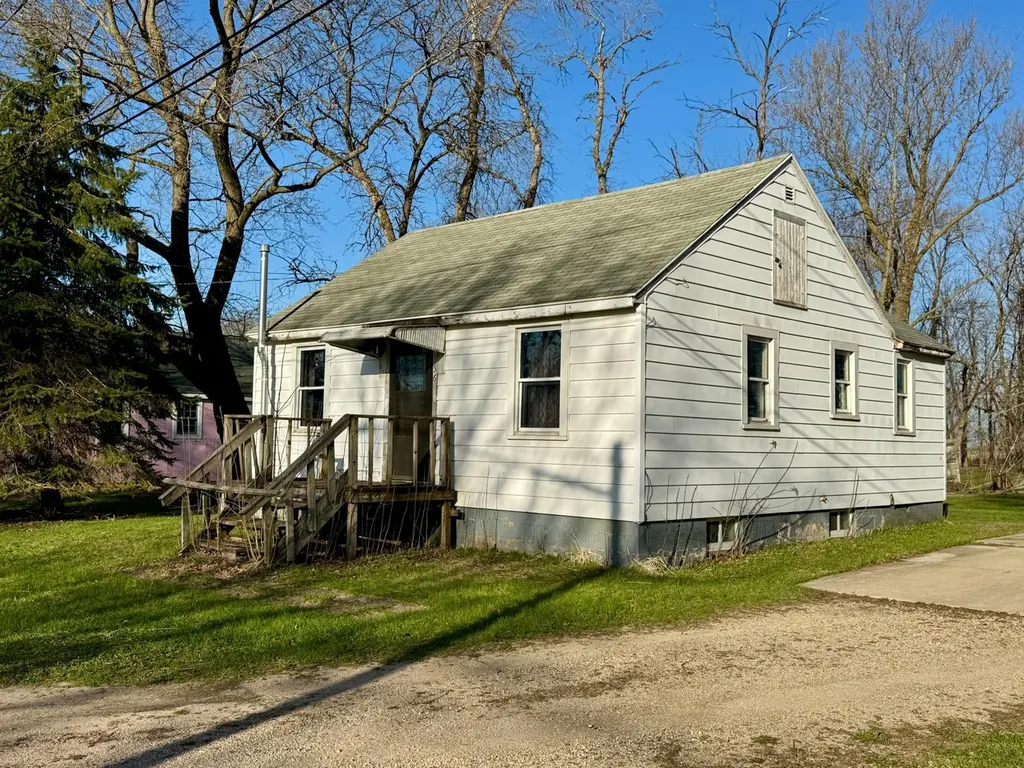 156 Main St N