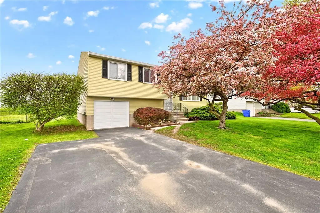 17 Fox Hollow Dr