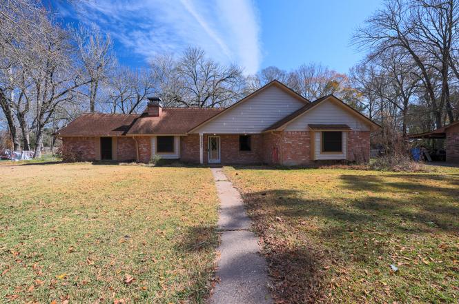 20427 Lakeside Dr