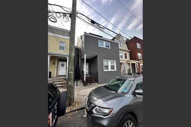 276 Ellison St