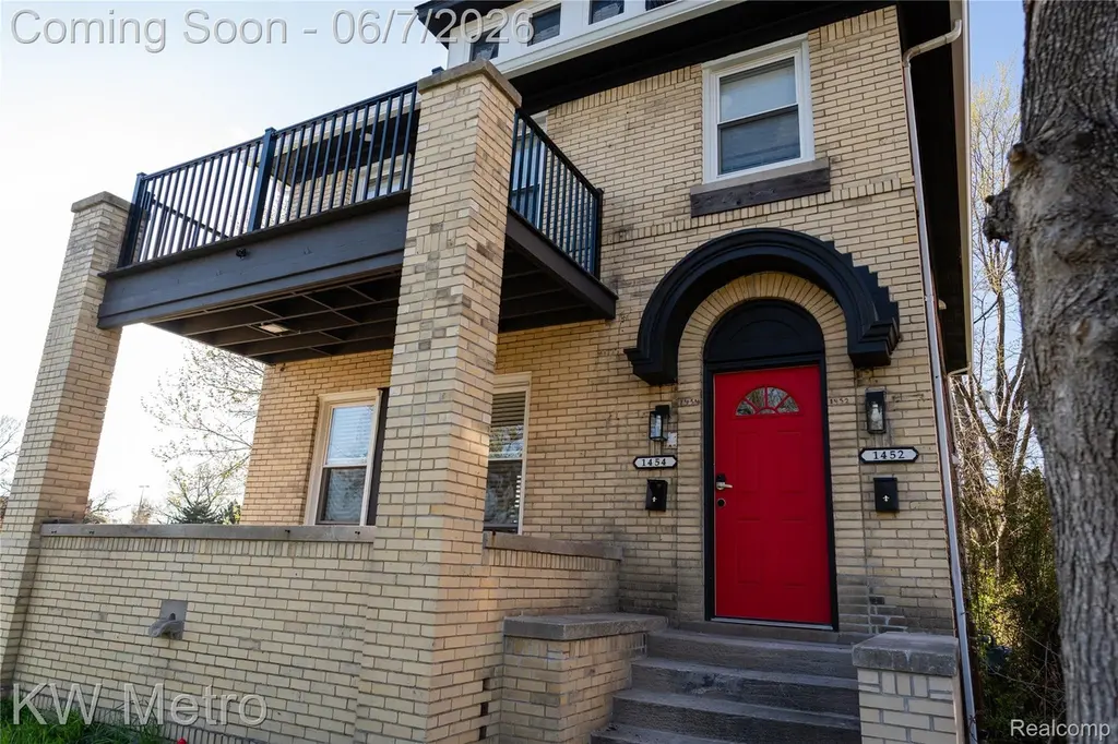 1452 Collingwood St