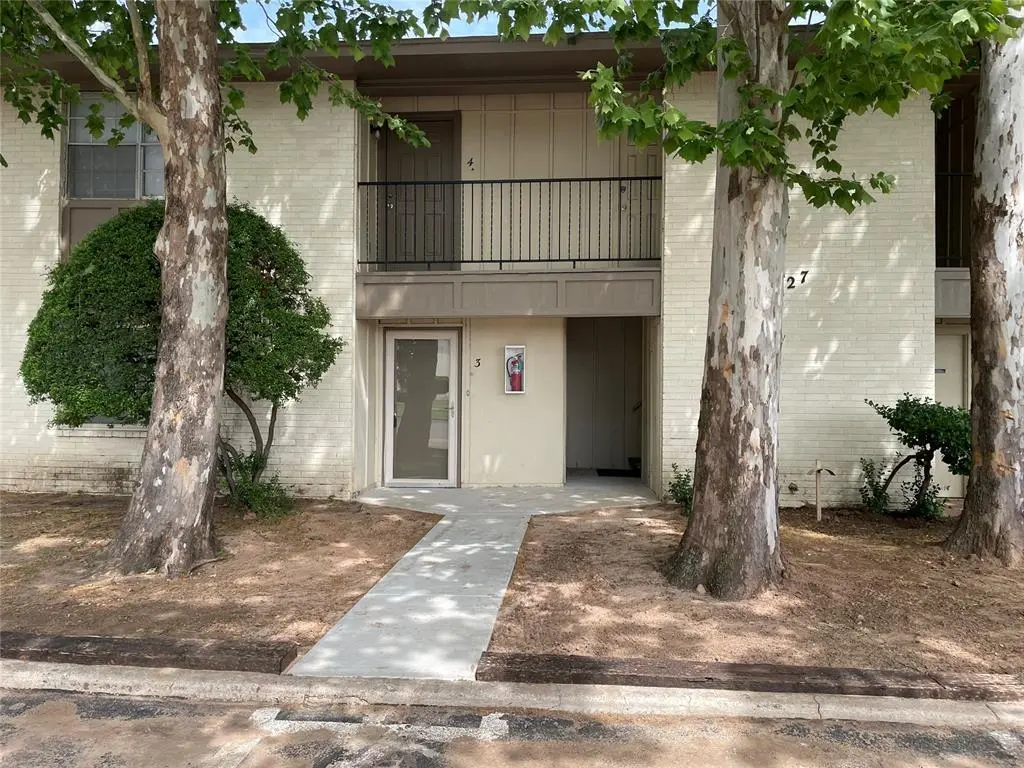 1827 E Lindsey St #3
