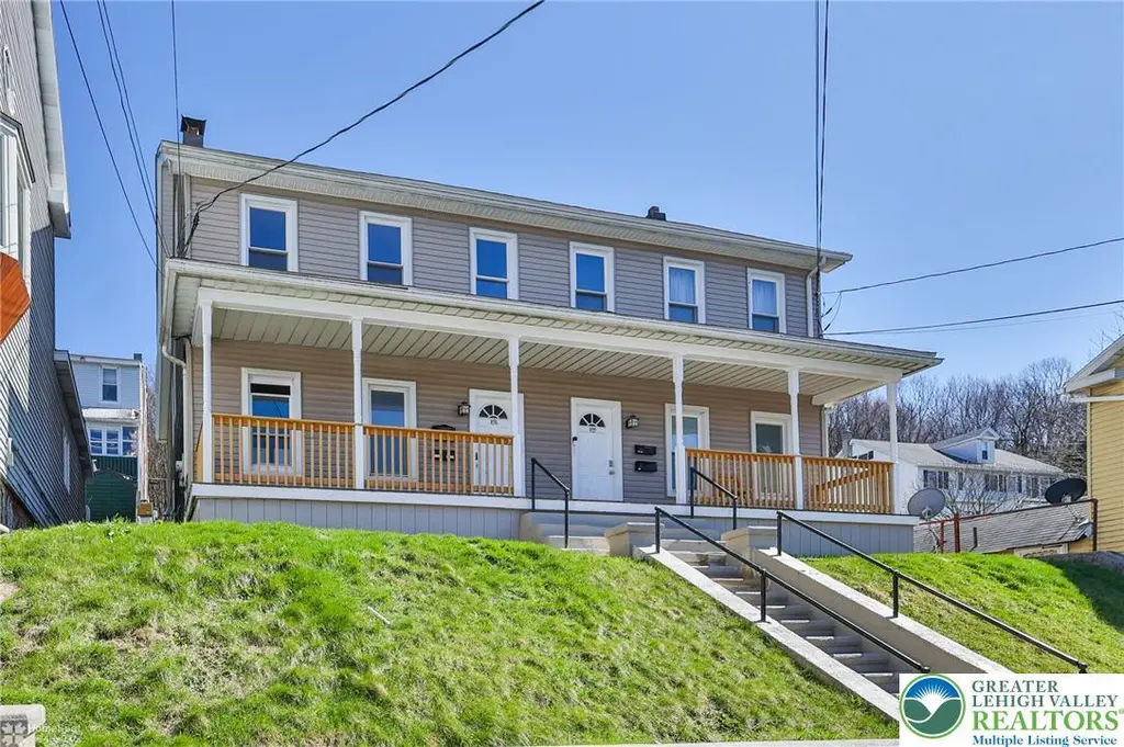 302 W Abbott St