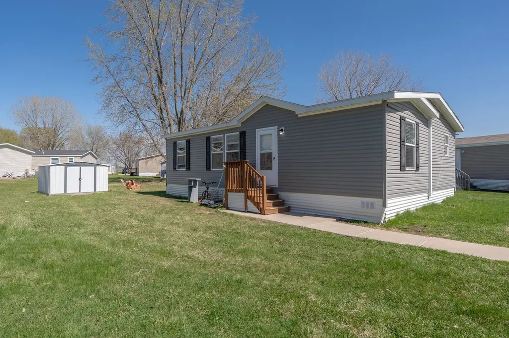 923 Hamlet Cir