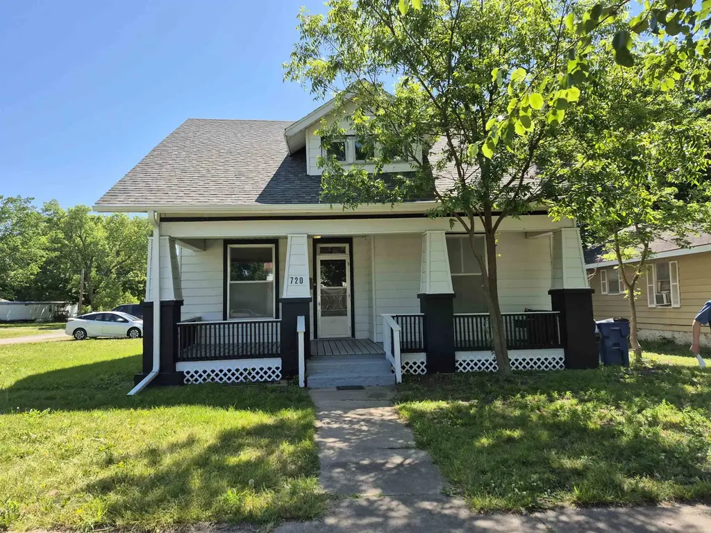 720 N Elm
