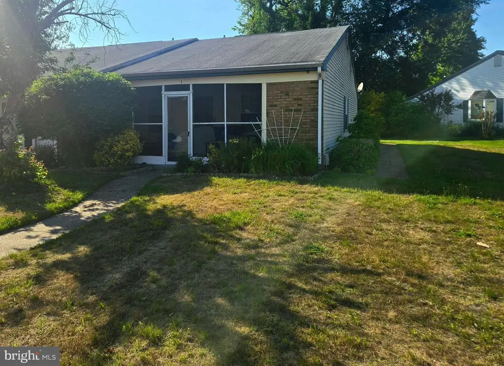 135 Huntington Dr