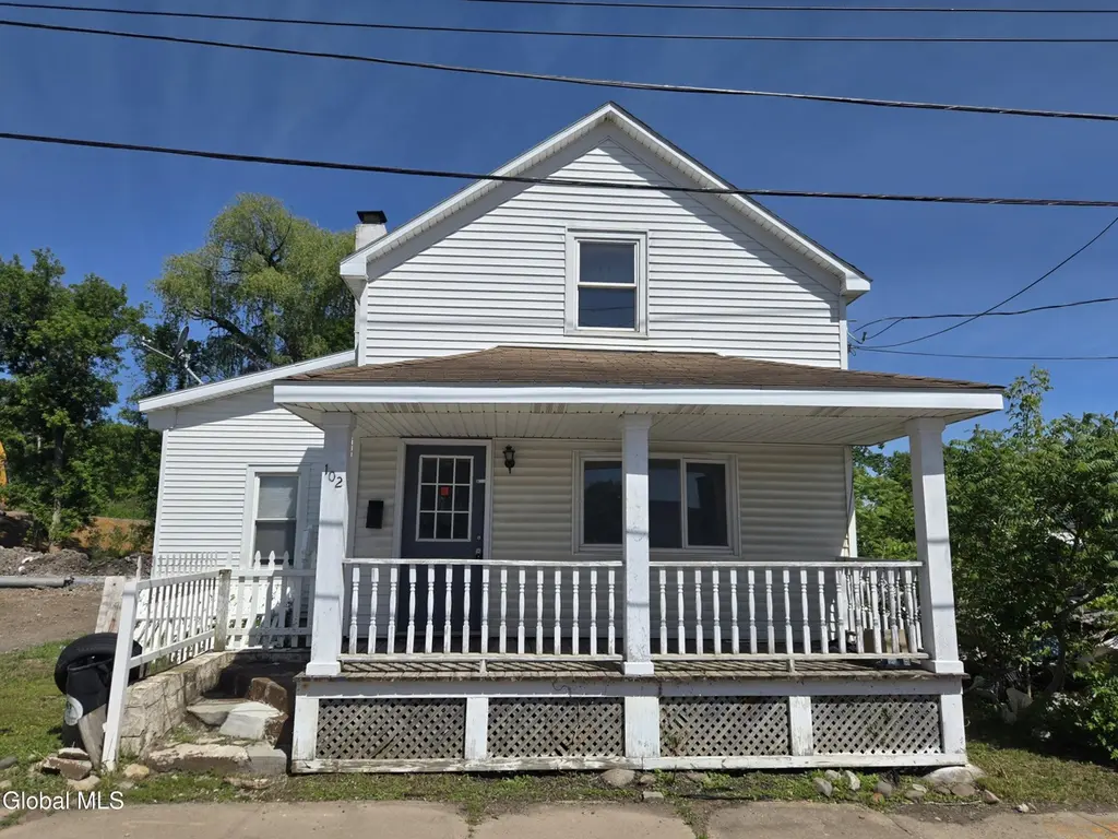 102 Lock St