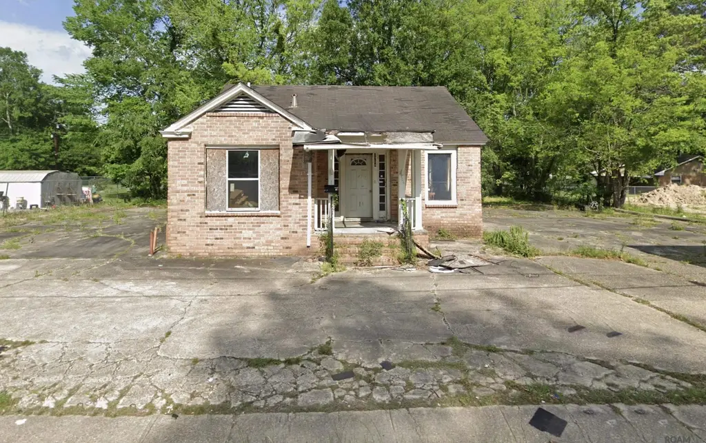 3704 N Foster Dr