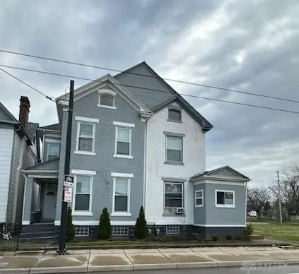 324 & 328 Warren St #324