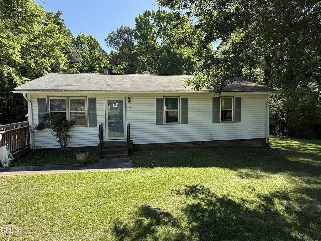 302 N Gaylee Lake Dr